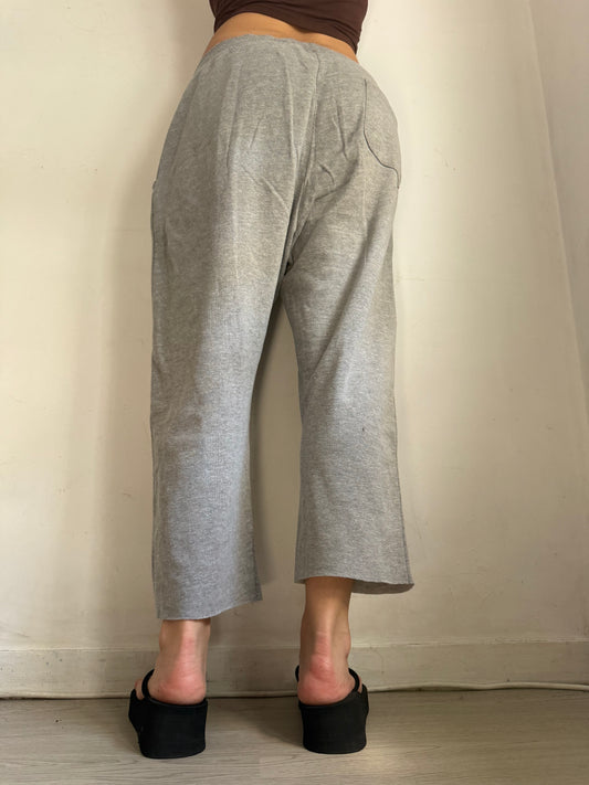 Grey low waist activewear capri pants (XL)