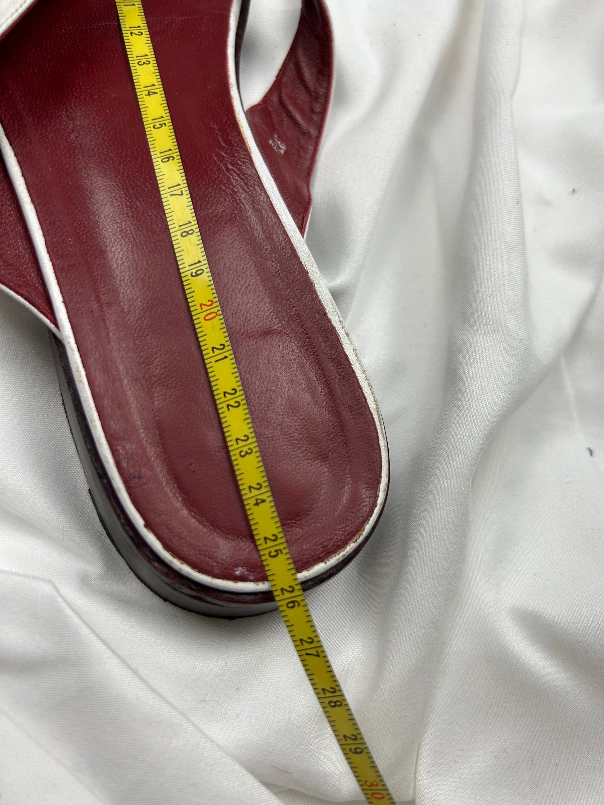 White real leather flip flop mules (37.5)