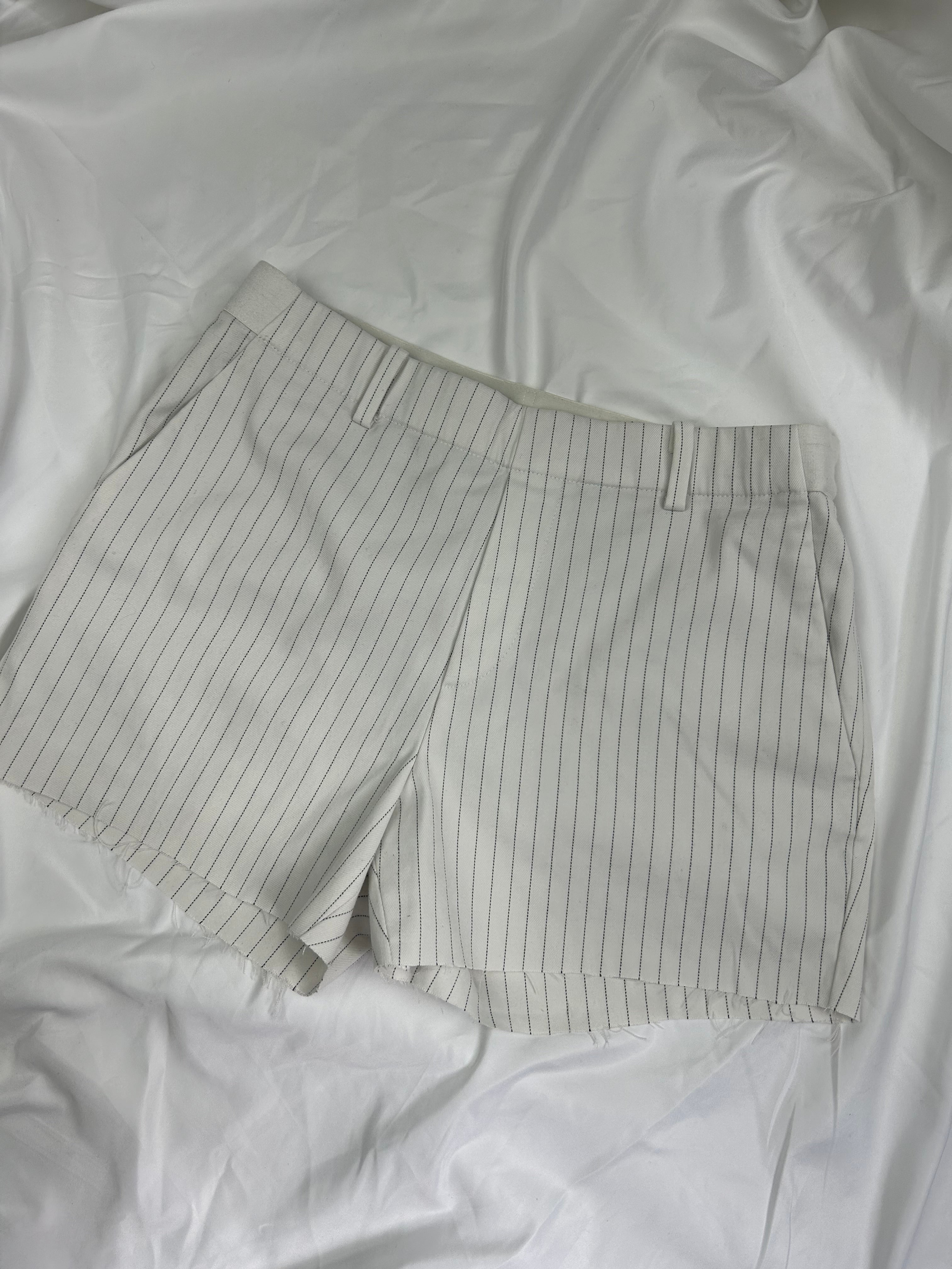 White striped office low rise mini short (S)