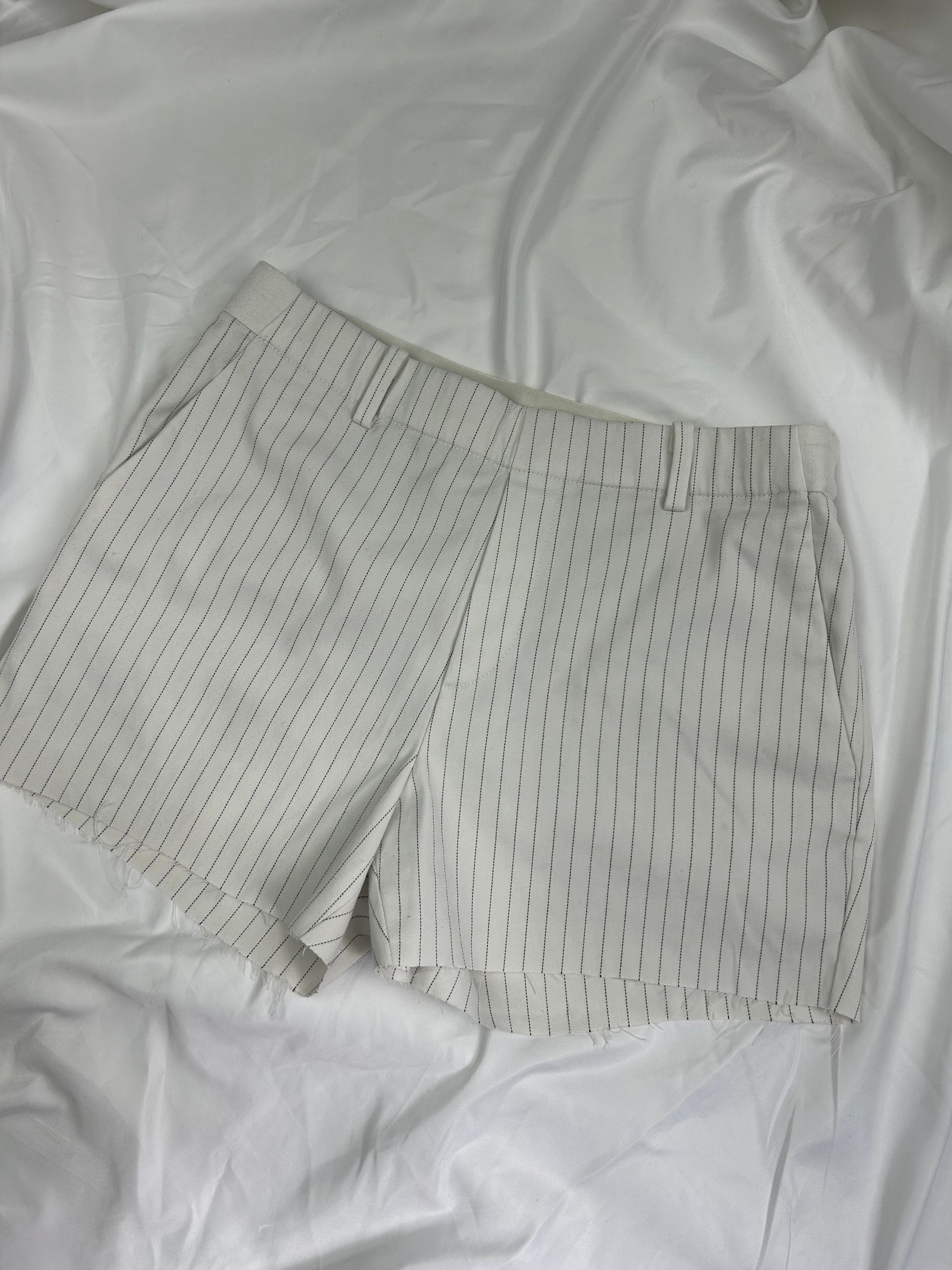 White striped office low rise mini short (S)