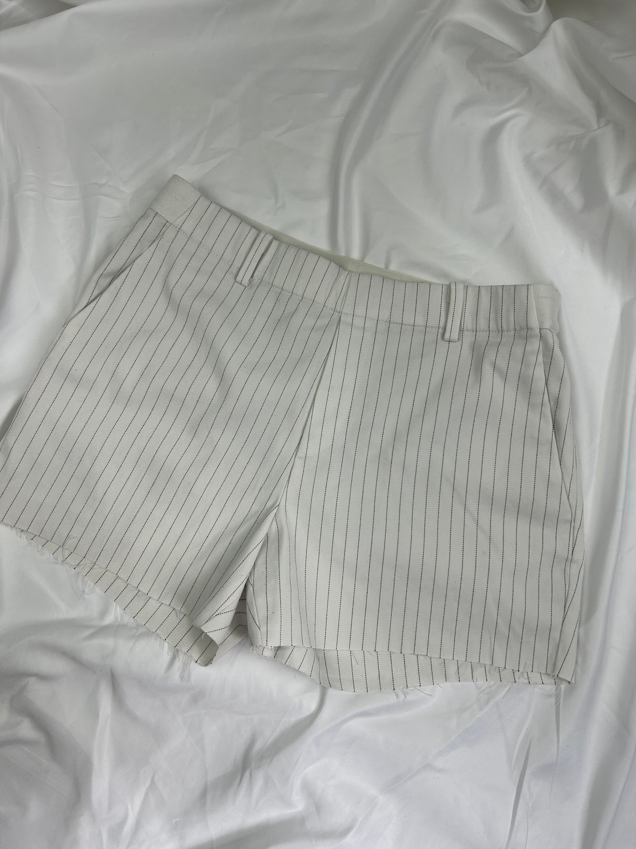 White striped office low rise mini short (S)