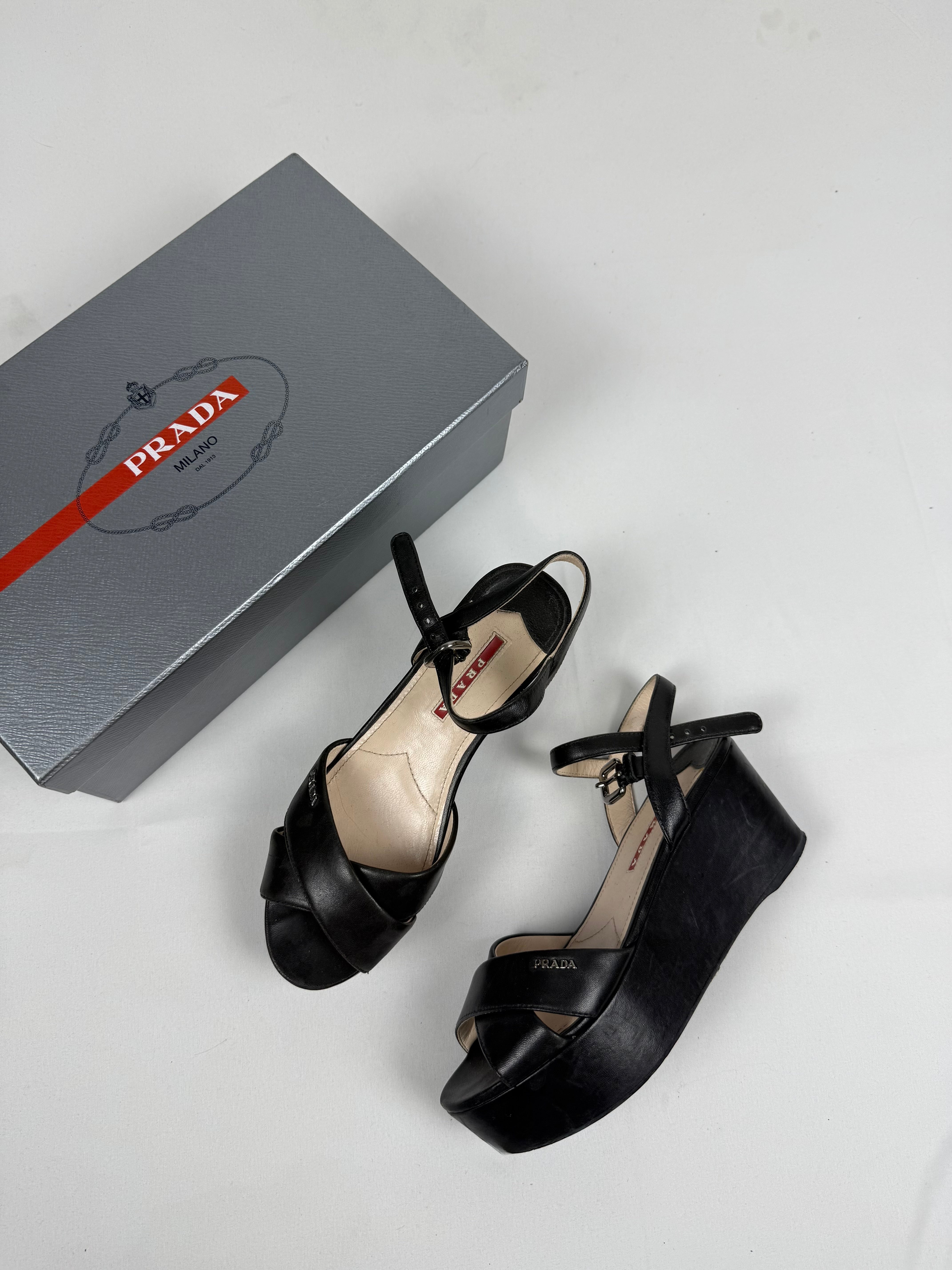 Black wedge heels (36.5)