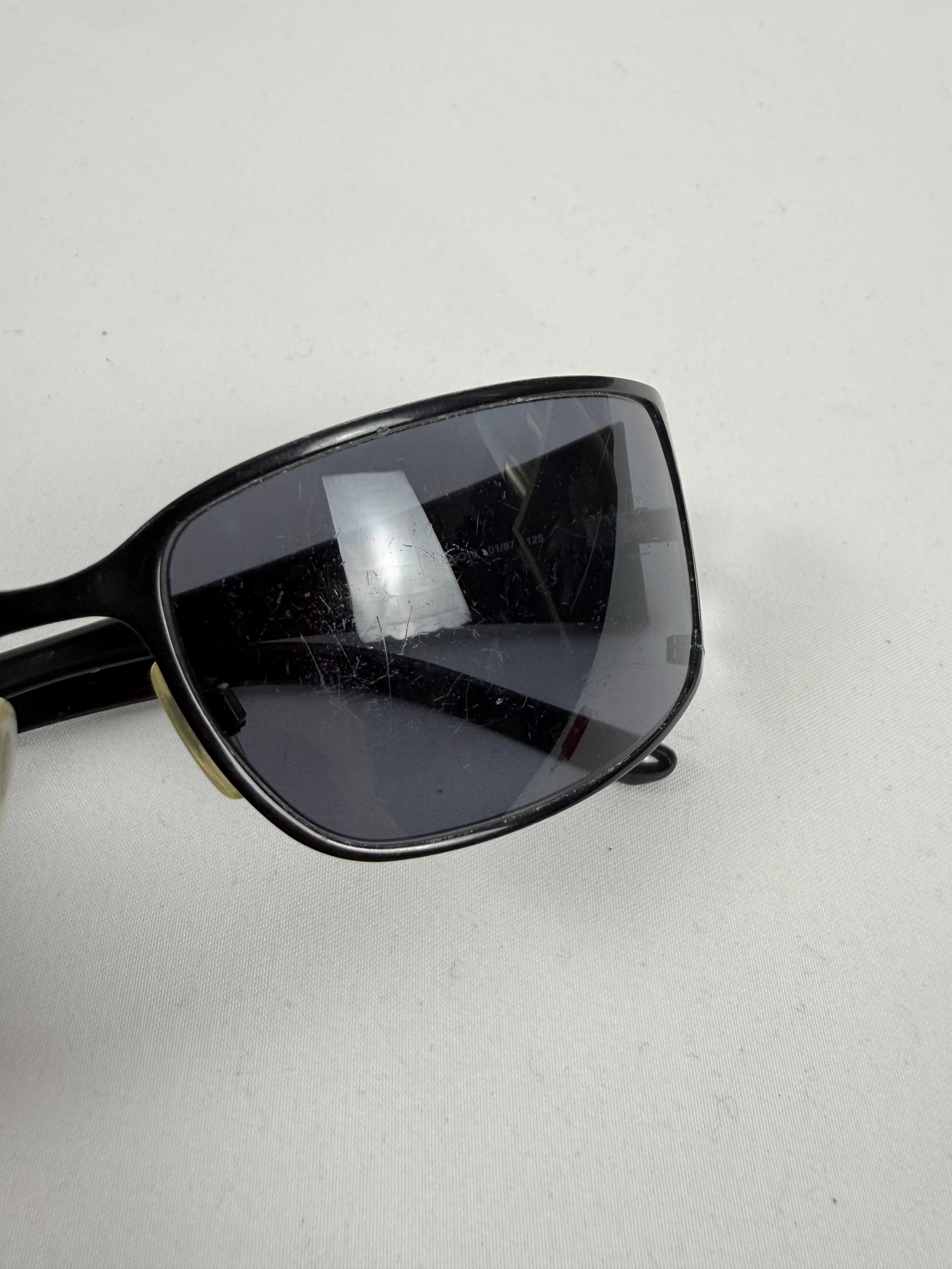 Lunettes de vue grises et argentées pour le bureau