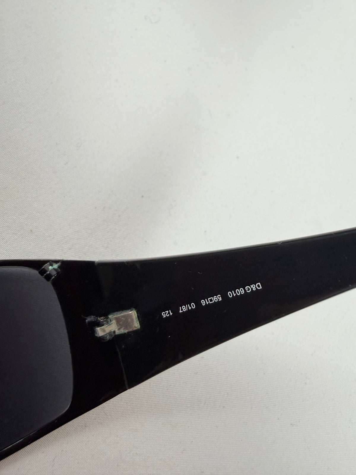 Lunettes de vue grises et argentées pour le bureau