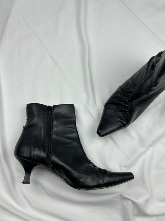 Black pointed toes kitten heels boots (38)