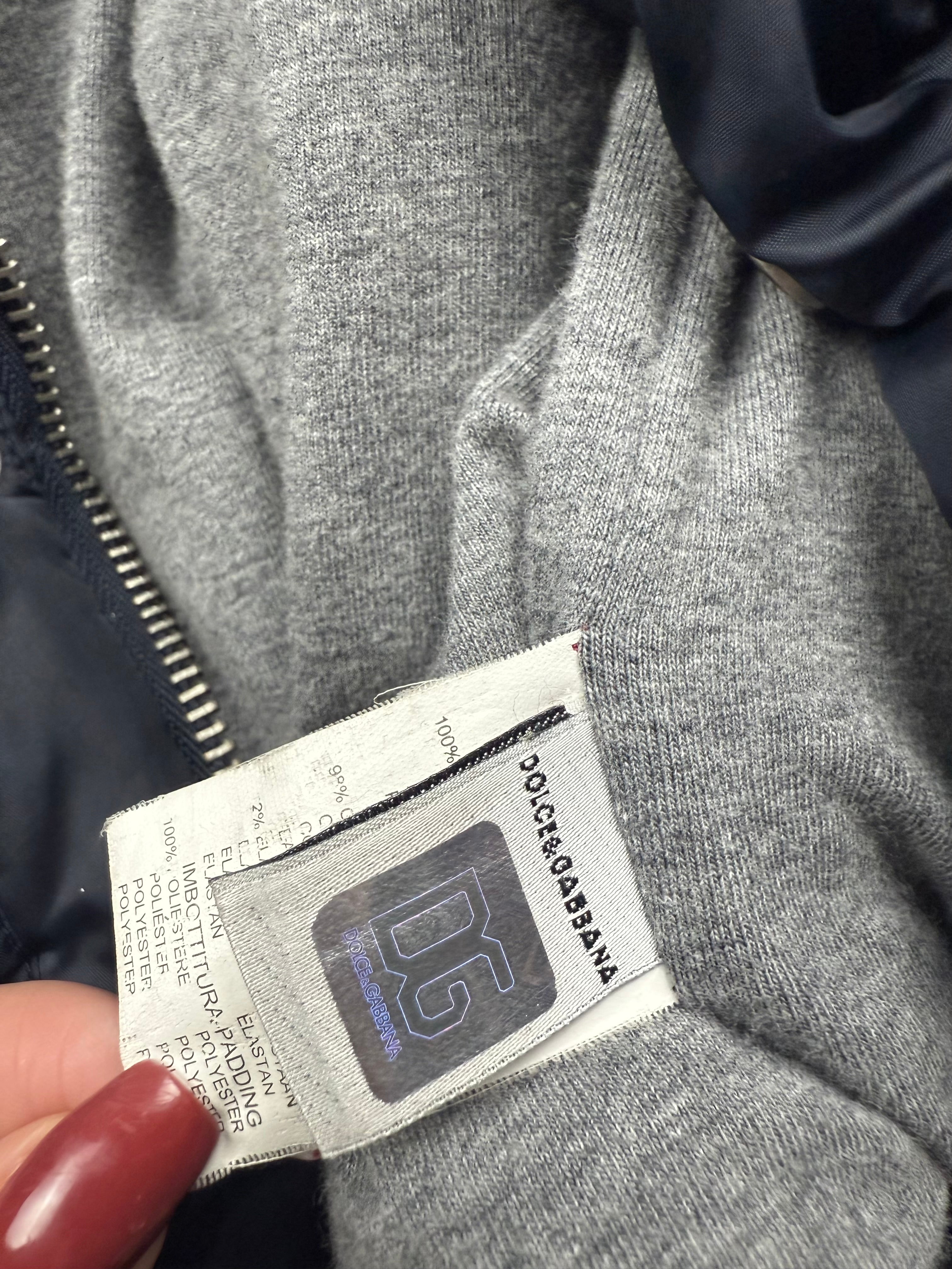 Black spell out logo puffer jacket (XS)