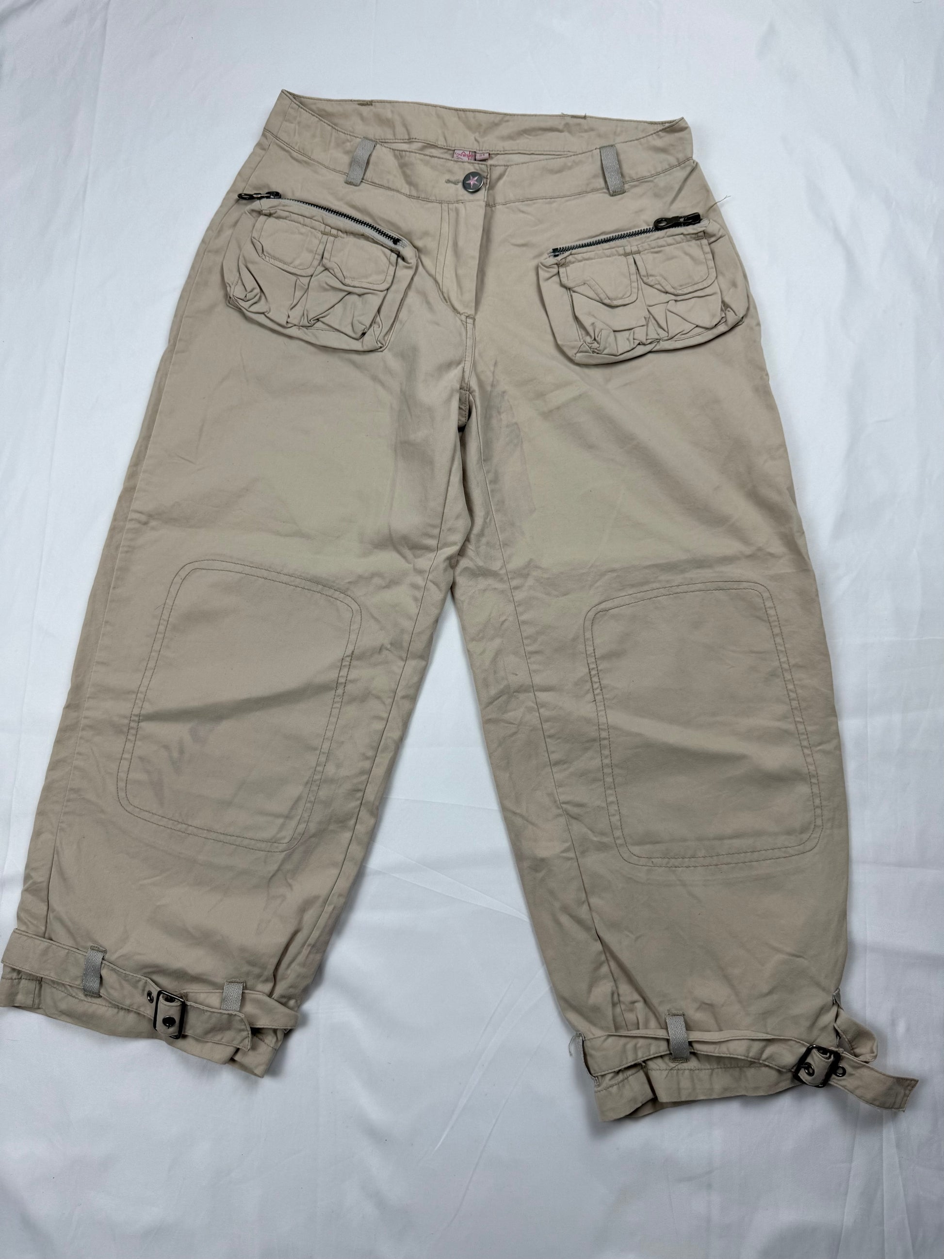 Beige low rise cargo capri pants (XS/S)