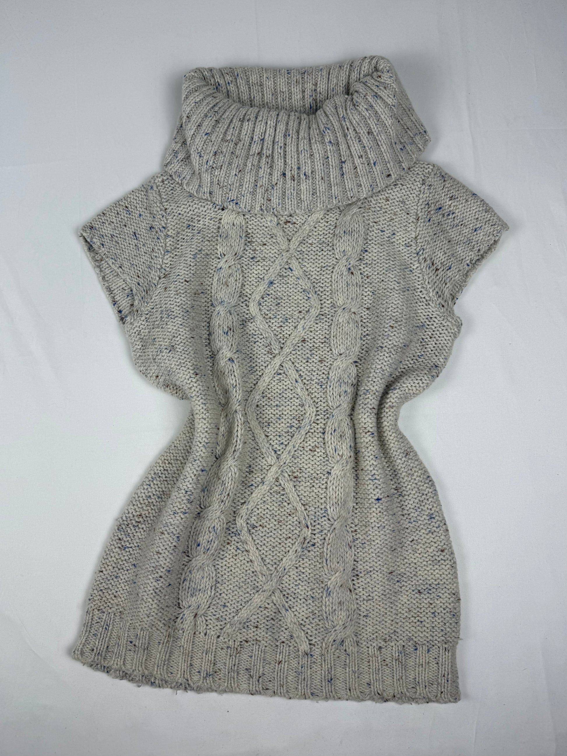 Grey turtleneck sleeveless jumper (S/M)