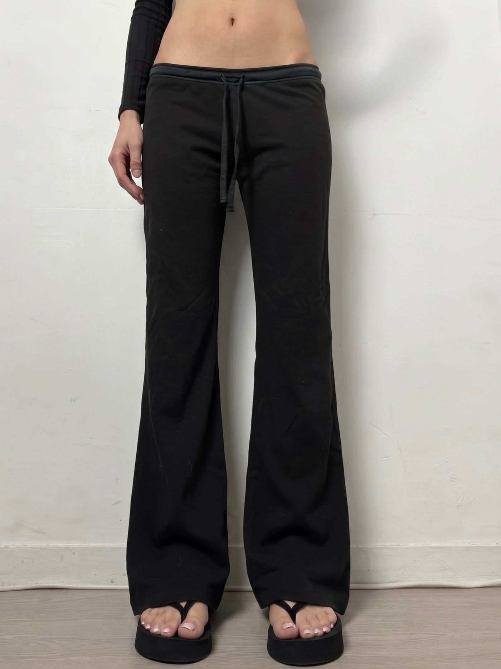 Pantalon droit taille basse en jean noir (XS)