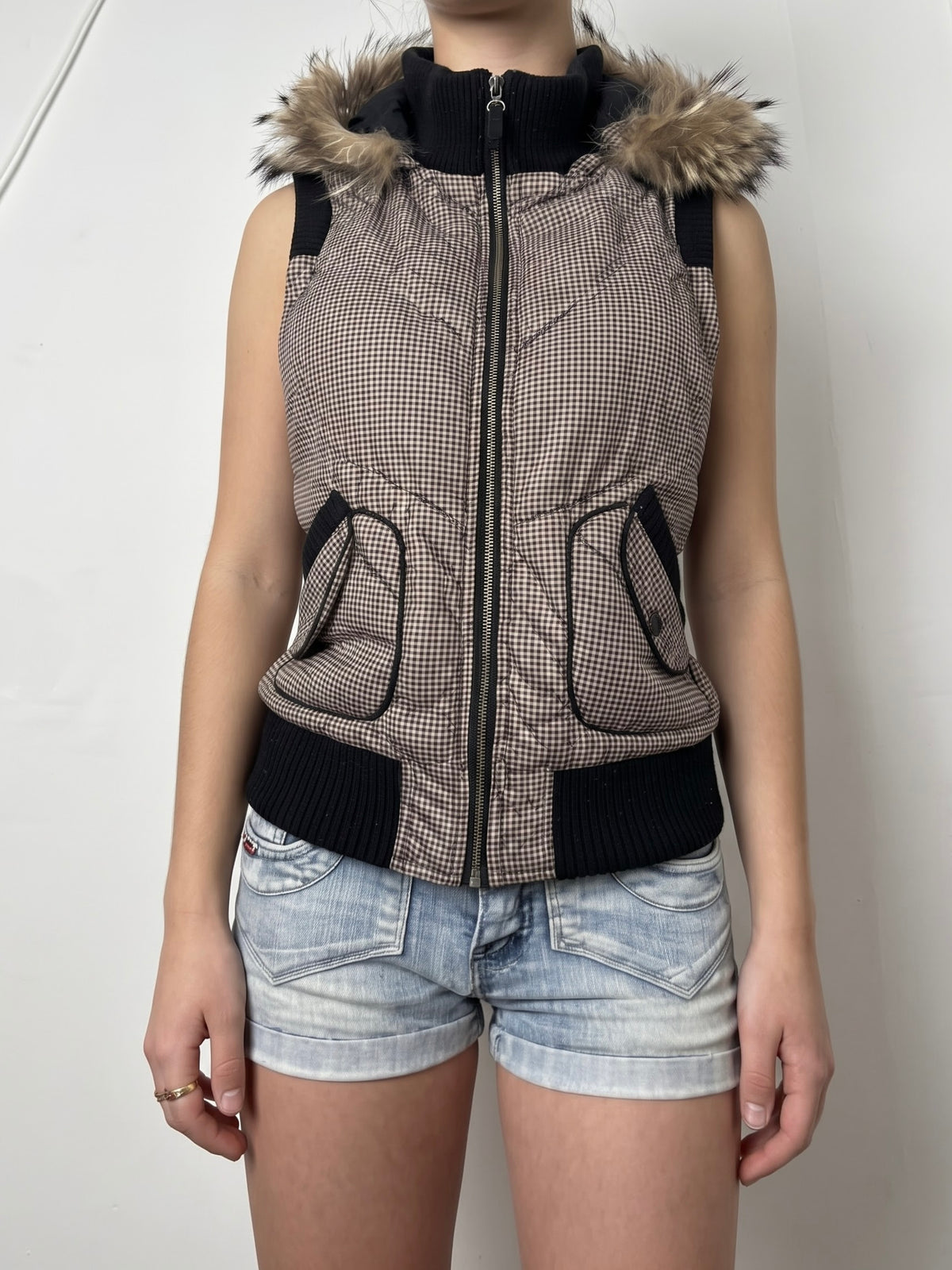 Beige sleeveless zip up hooded puffer jacket (M/L)