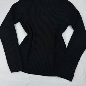 Black ribbed V neck jumper (S/M)