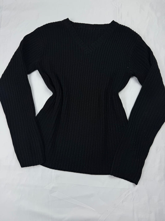Black ribbed V neck jumper (S/M)