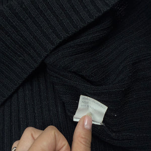 Black ribbed V neck jumper (S/M)
