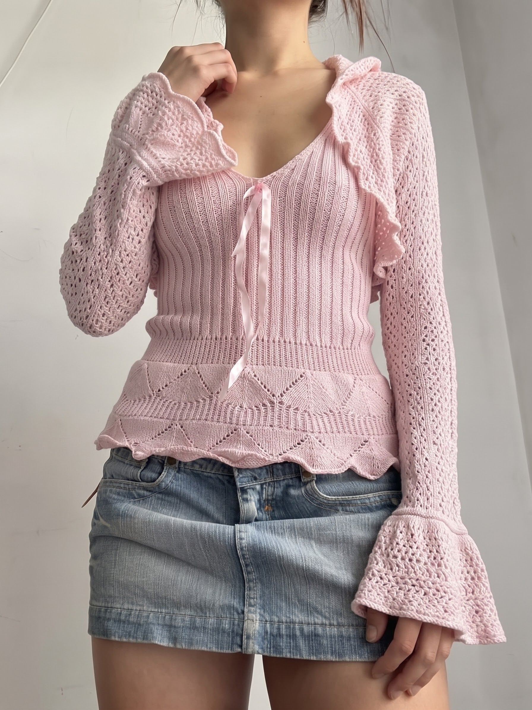 Mini-robe en maille grise à manches courtes avec nouage (S)
