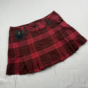 Red check print low rise pleated mini skirt (S)