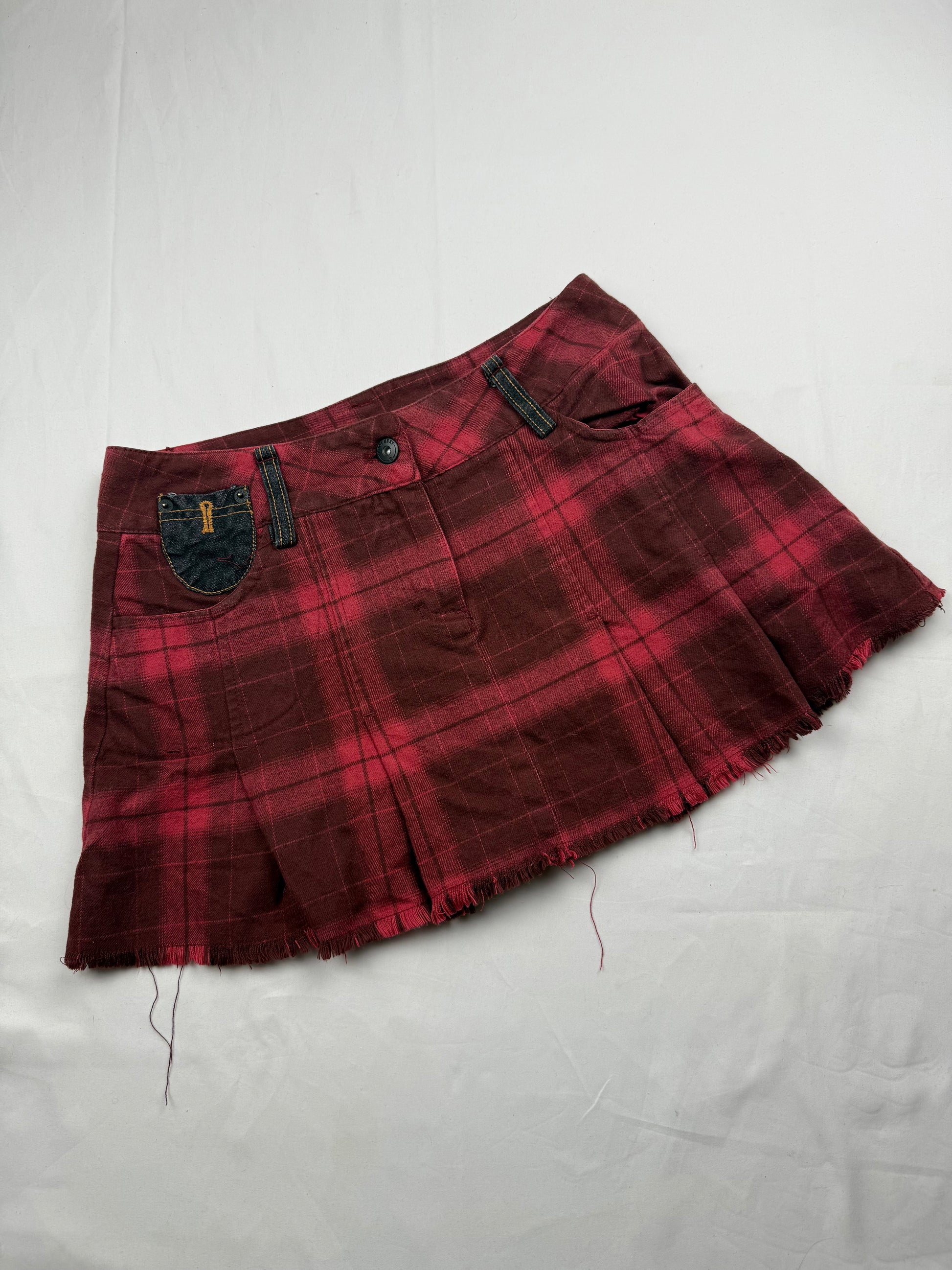 Red check print low rise pleated mini skirt (S)