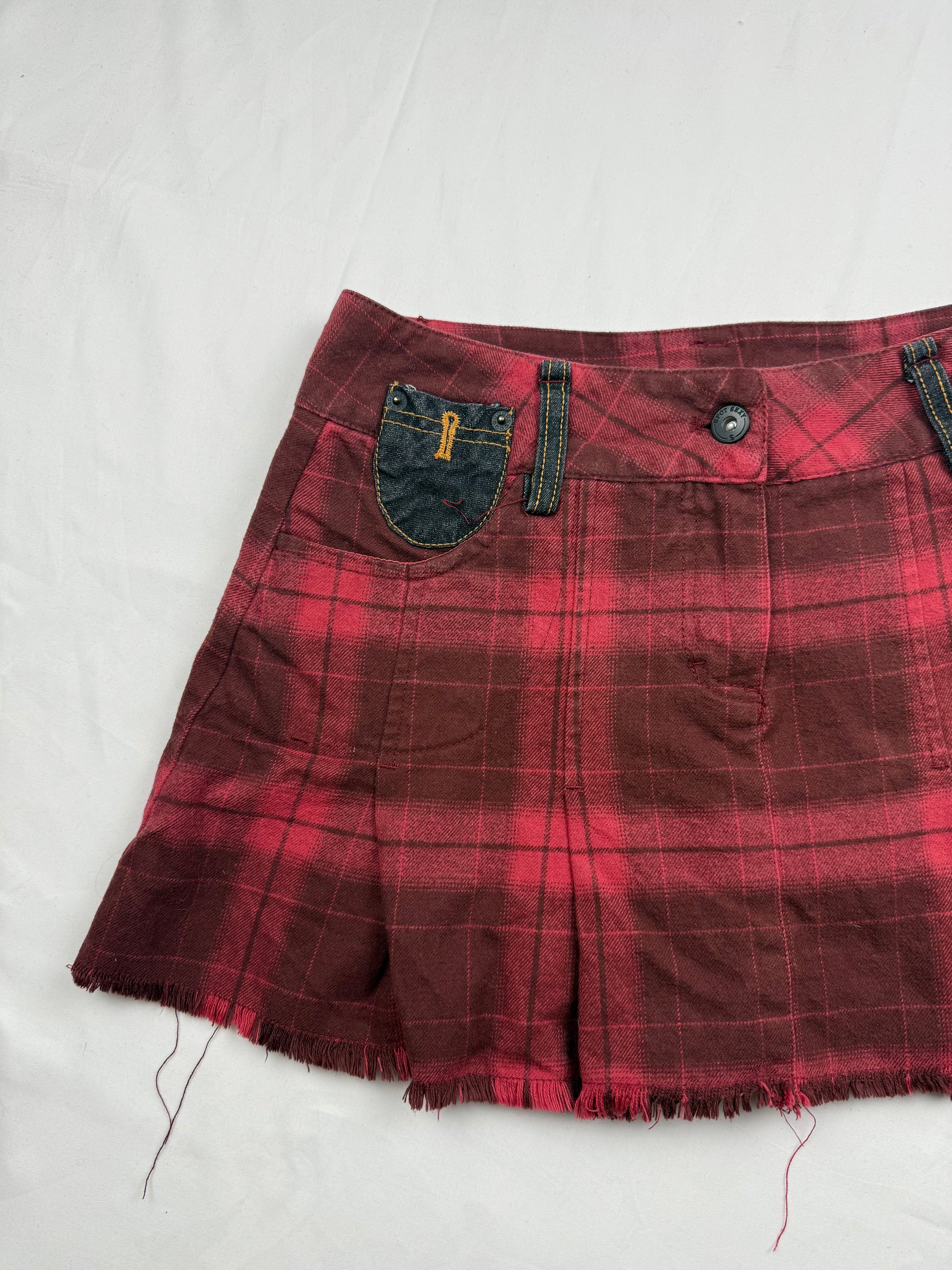 Red check print low rise pleated mini skirt (S)