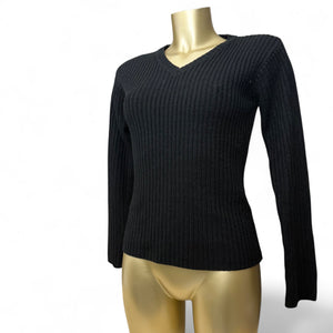 Black ribbed V neck jumper (S/M)