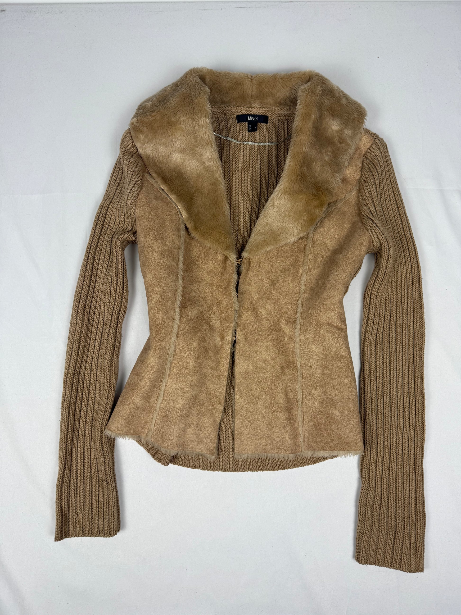 Beige faux fur neck knitted jacket (L)