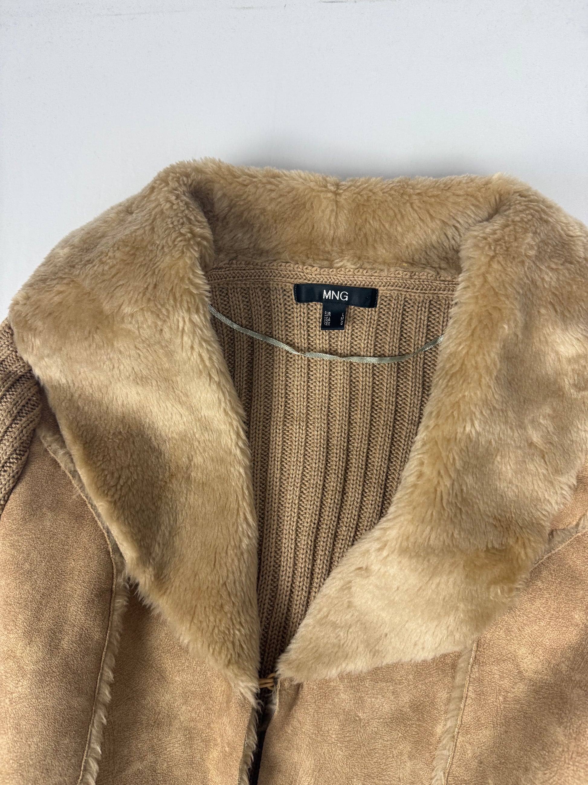 Beige faux fur neck knitted jacket (L)