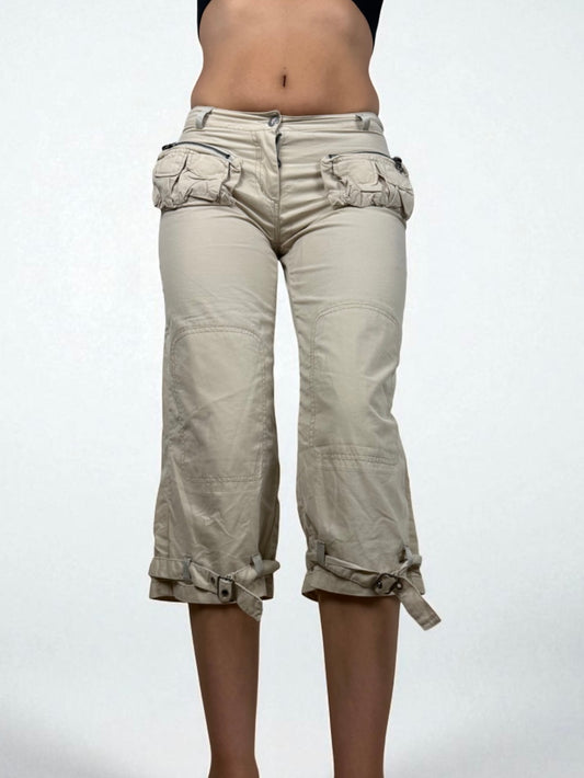 Beige low rise cargo capri pants (XS/S)