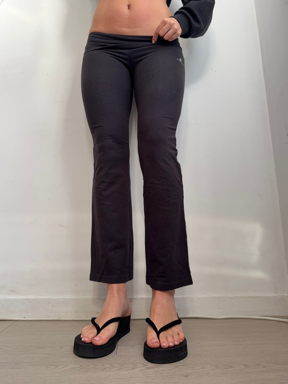 Pantalon droit taille basse en jean noir (XS)