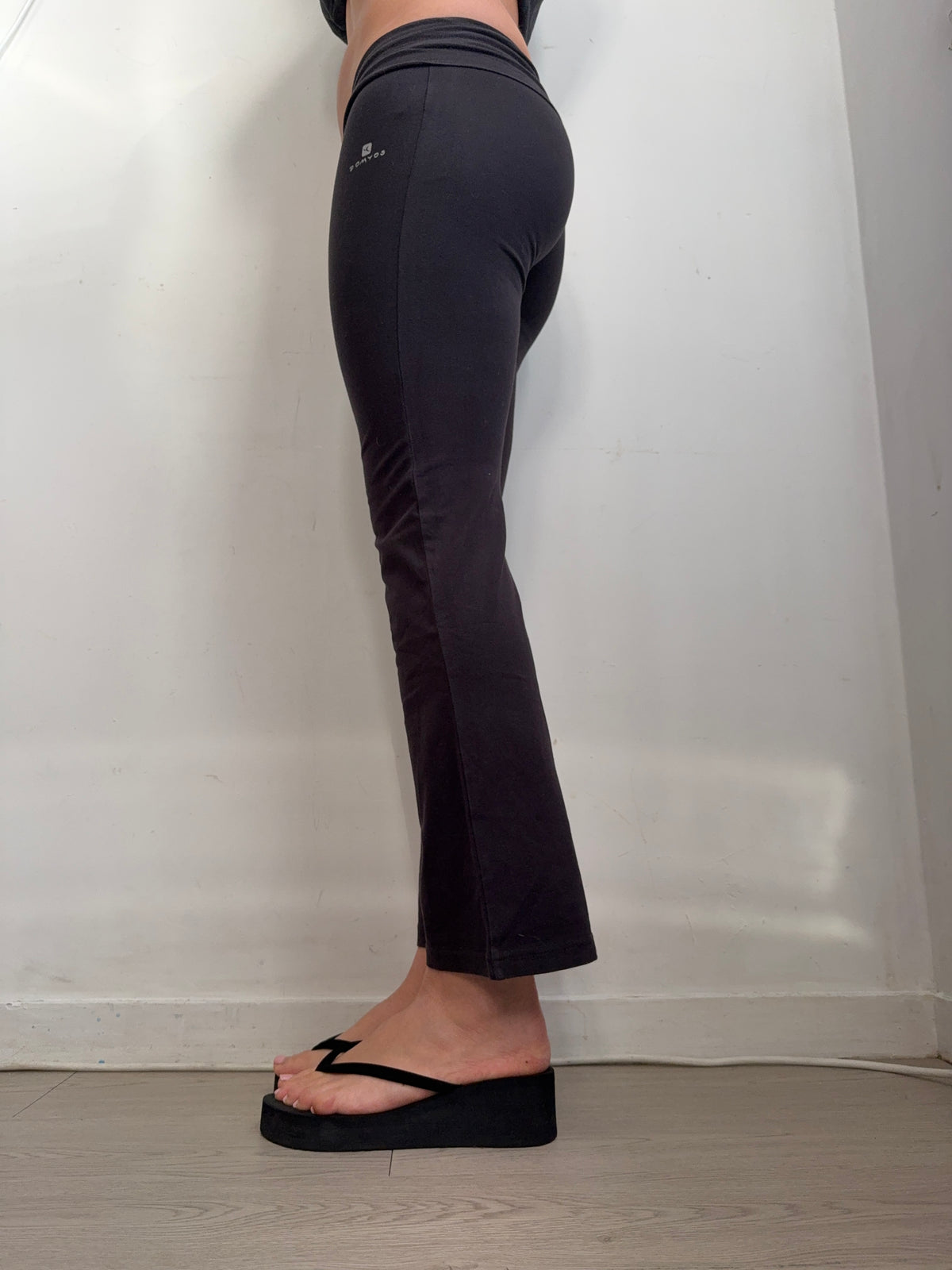 Pantalon droit taille basse en jean noir (XS)