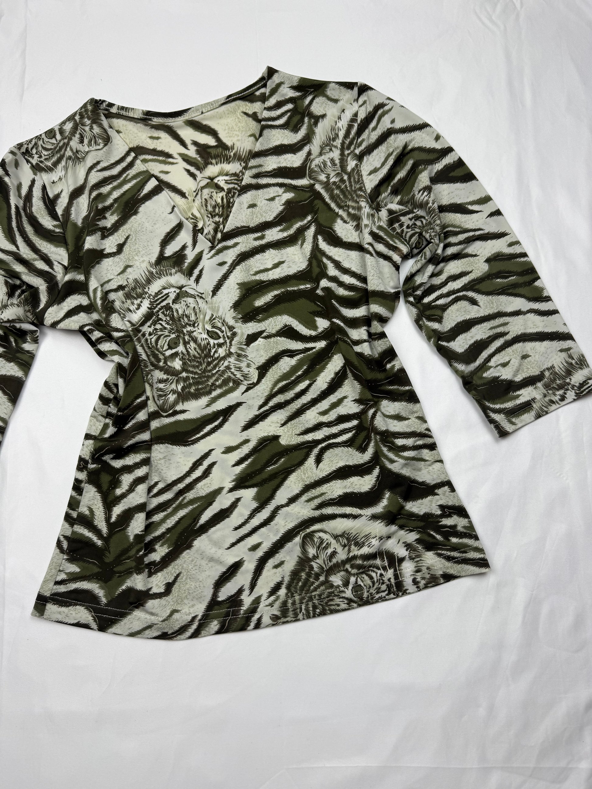 Khaki graphic animal print long sleeves top (S/M)