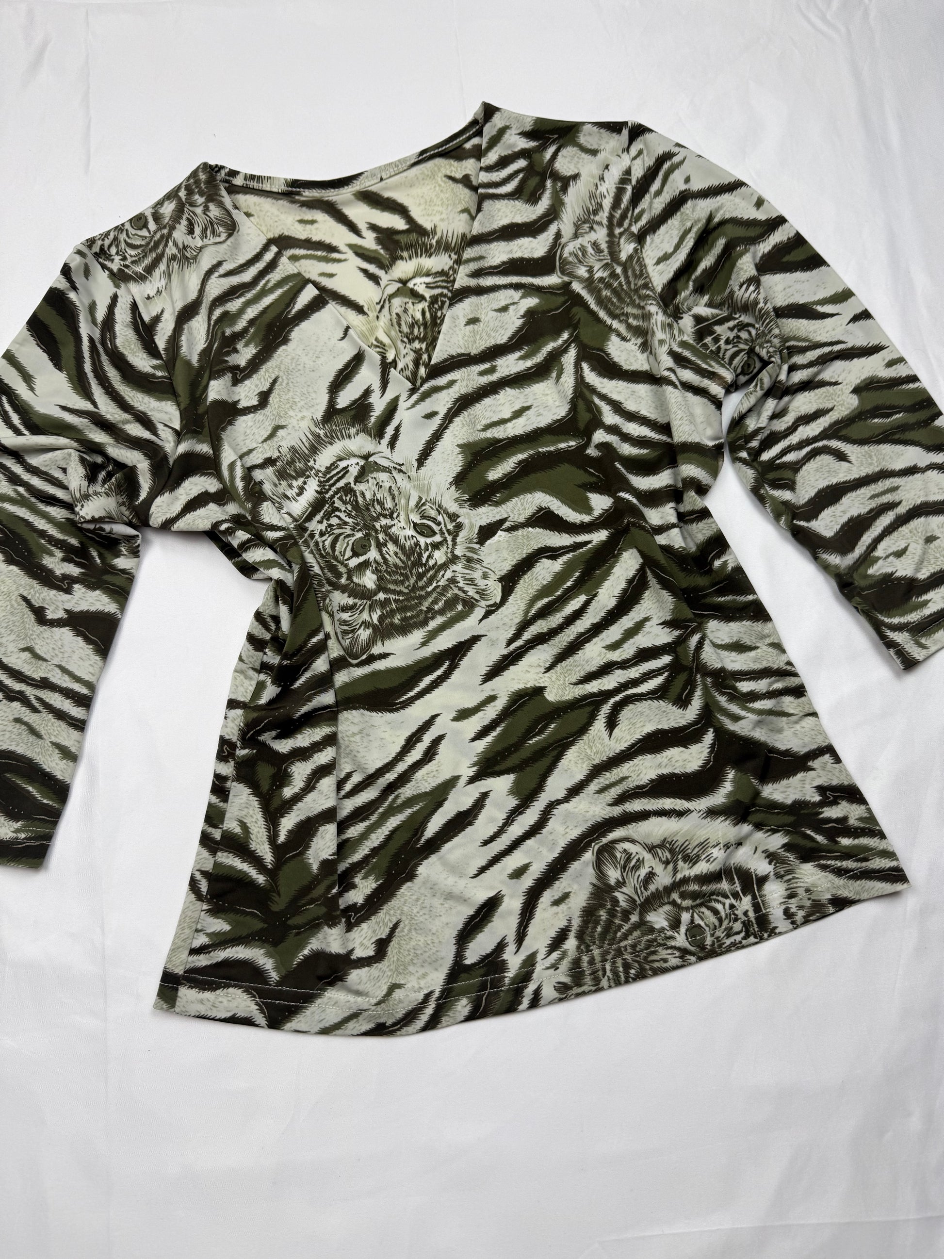 Khaki graphic animal print long sleeves top (S/M)