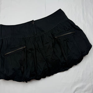 Black low rise balloon pleated mini skirt (M/L)