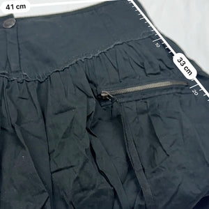 Black low rise balloon pleated mini skirt (M/L)