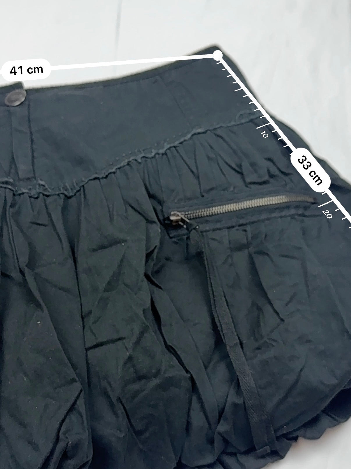 Black low rise balloon pleated mini skirt (M/L)