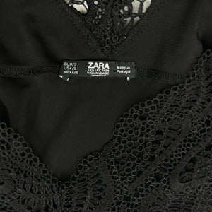 Black lace V neck tee (M)