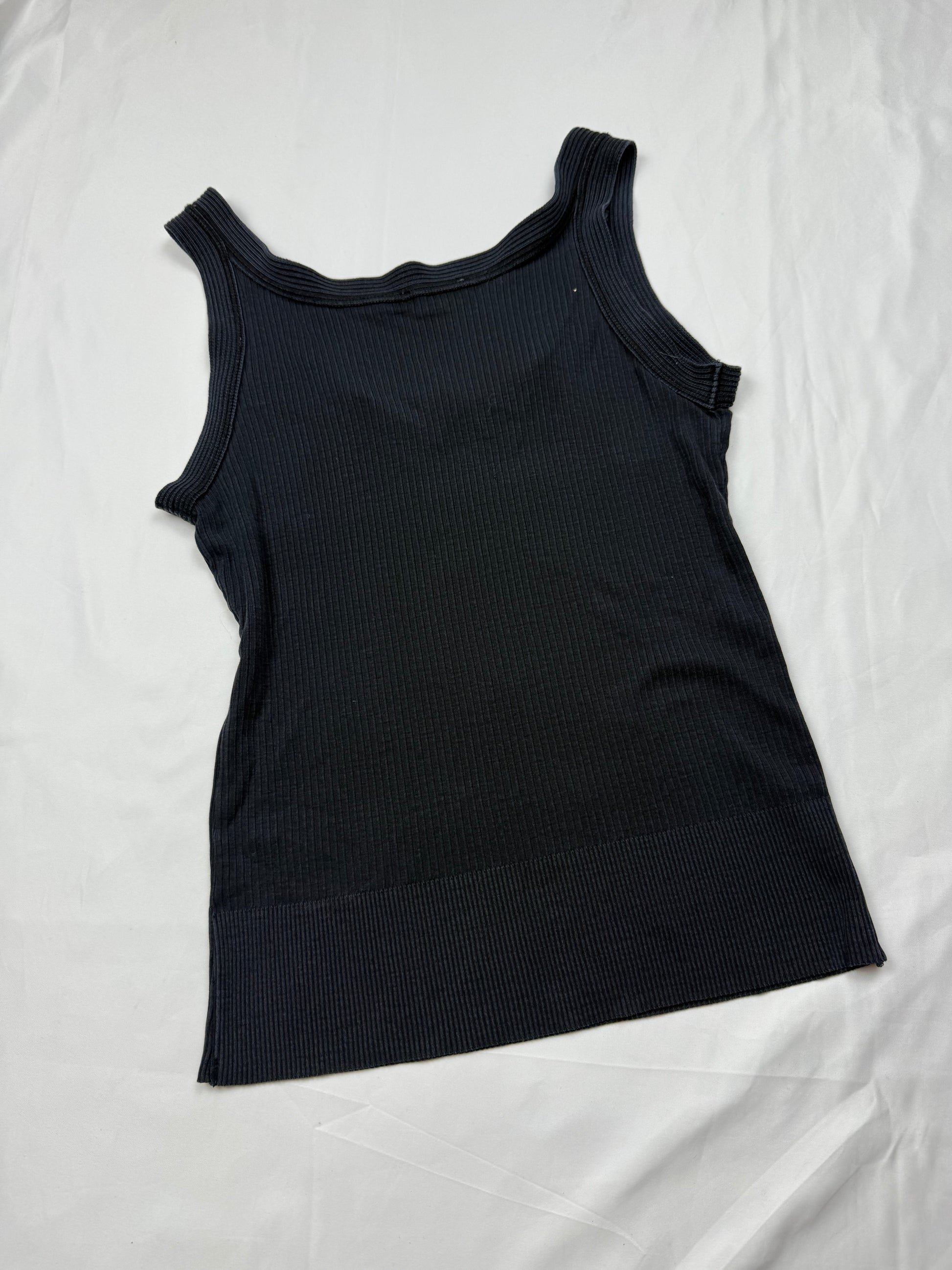 Black ribbed cotton top (M)