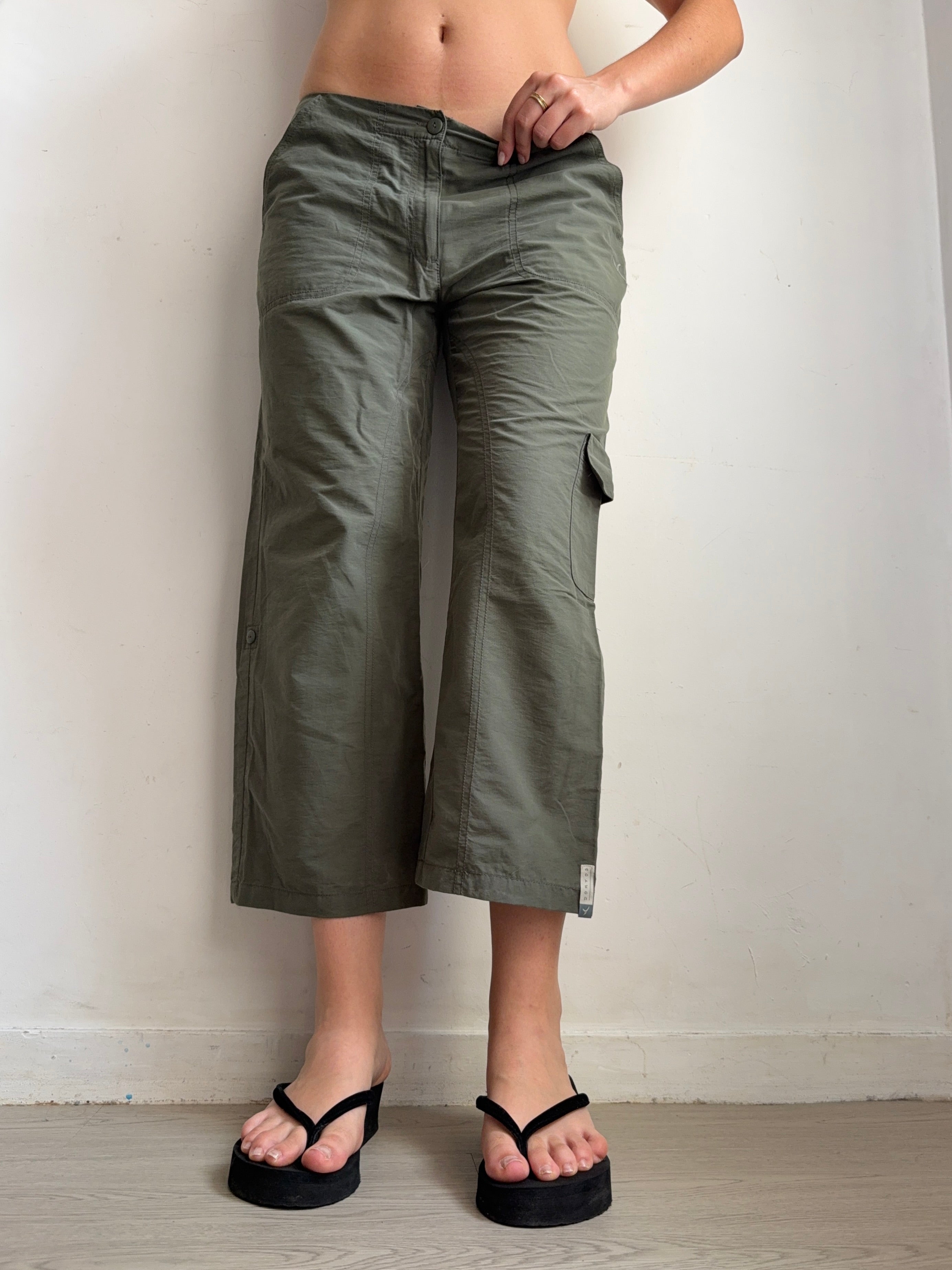 Khaki stretchy low rise capri pants (S)
