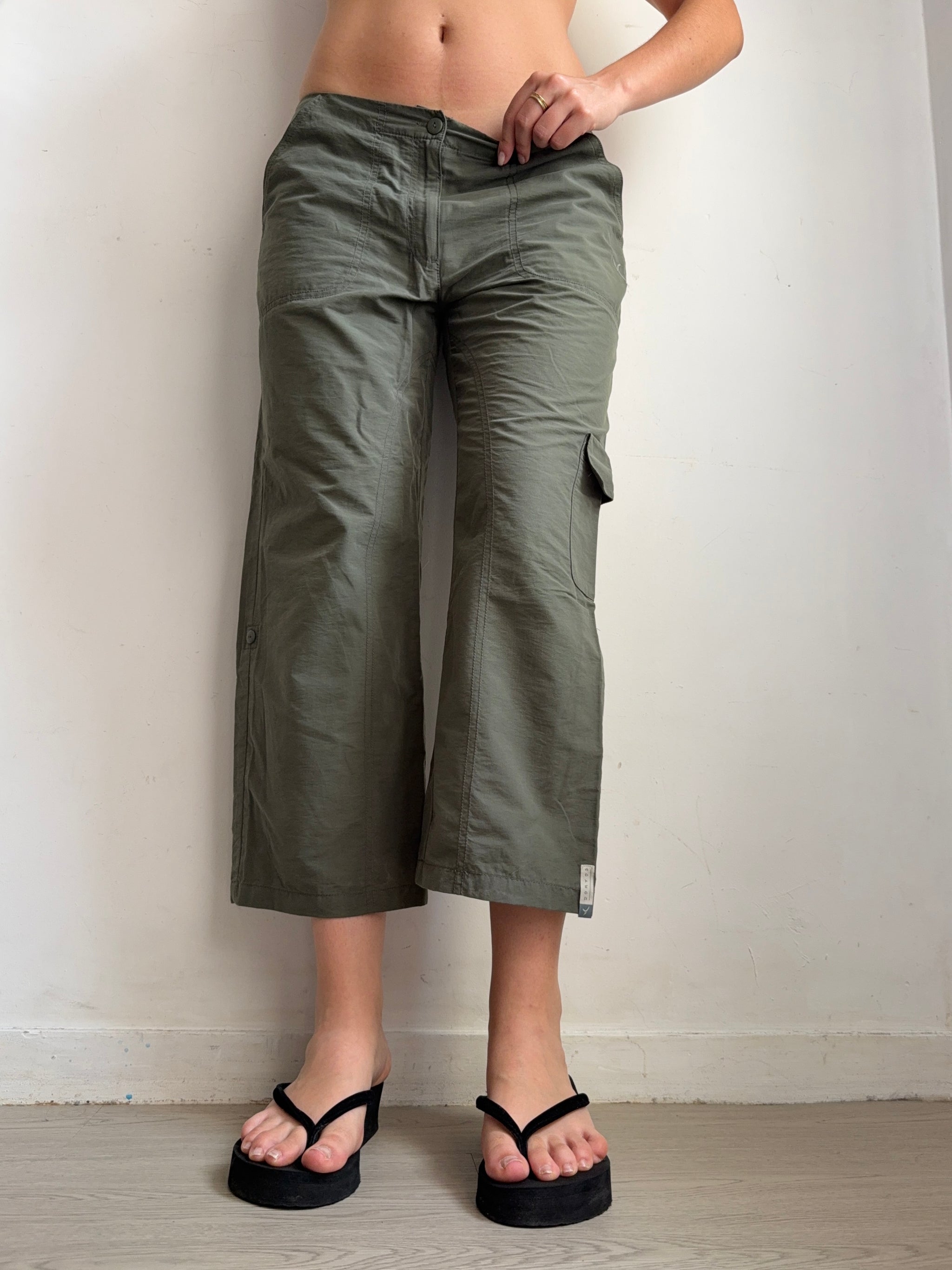 Khaki stretchy low rise capri pants (S)