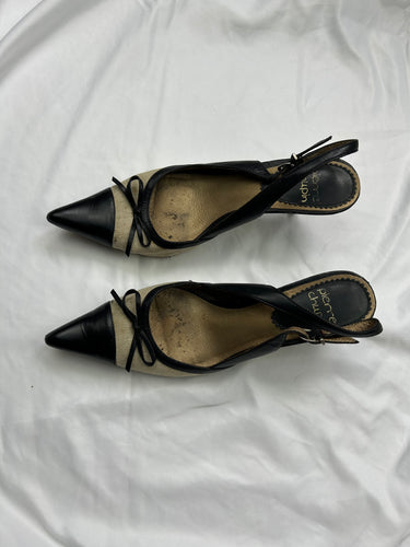 Beige real leather pointed toes kitten heels (37.5)