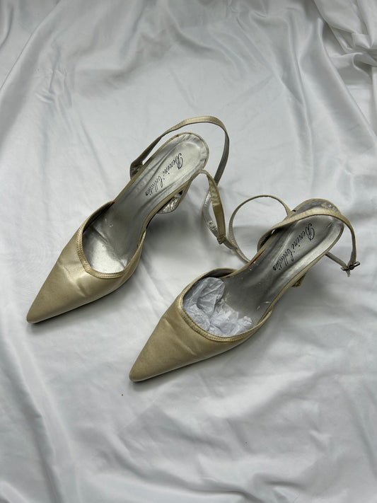 White pointed toes heels (38)