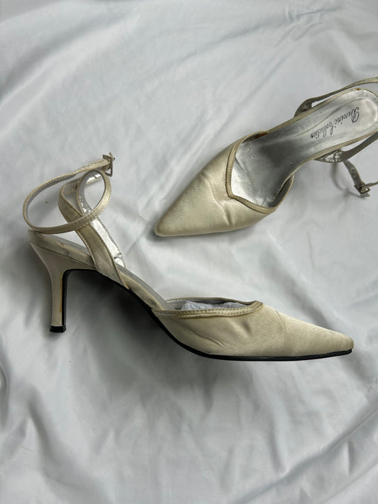 White pointed toes heels (38)