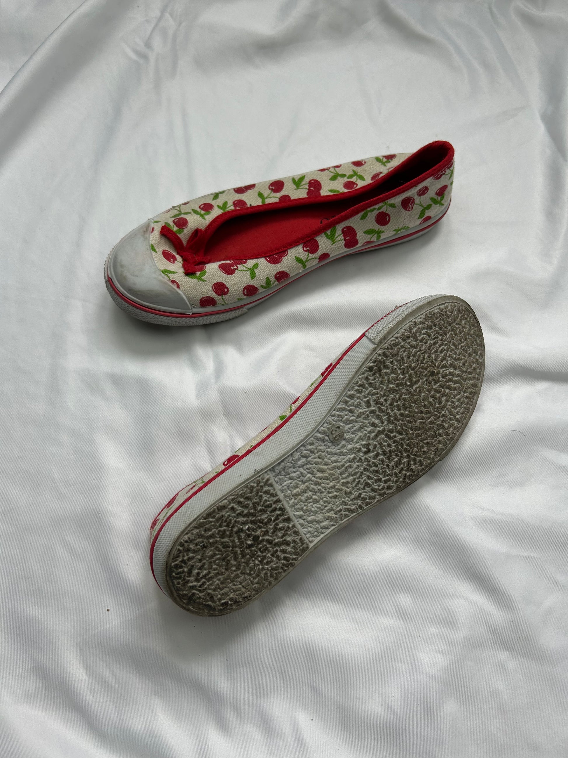 Cherry print white ballet shoes (36)