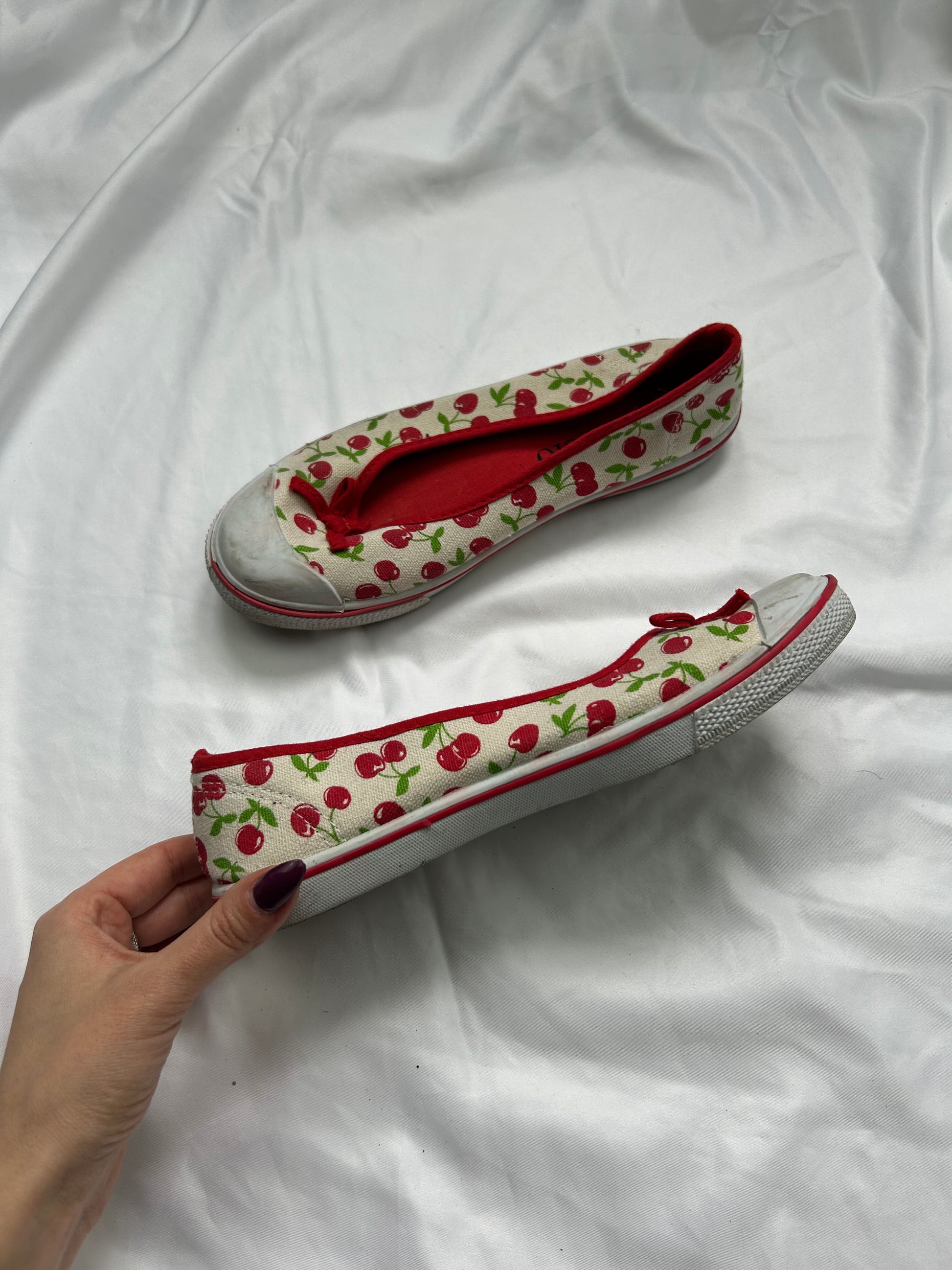 Cherry print white ballet shoes (36)