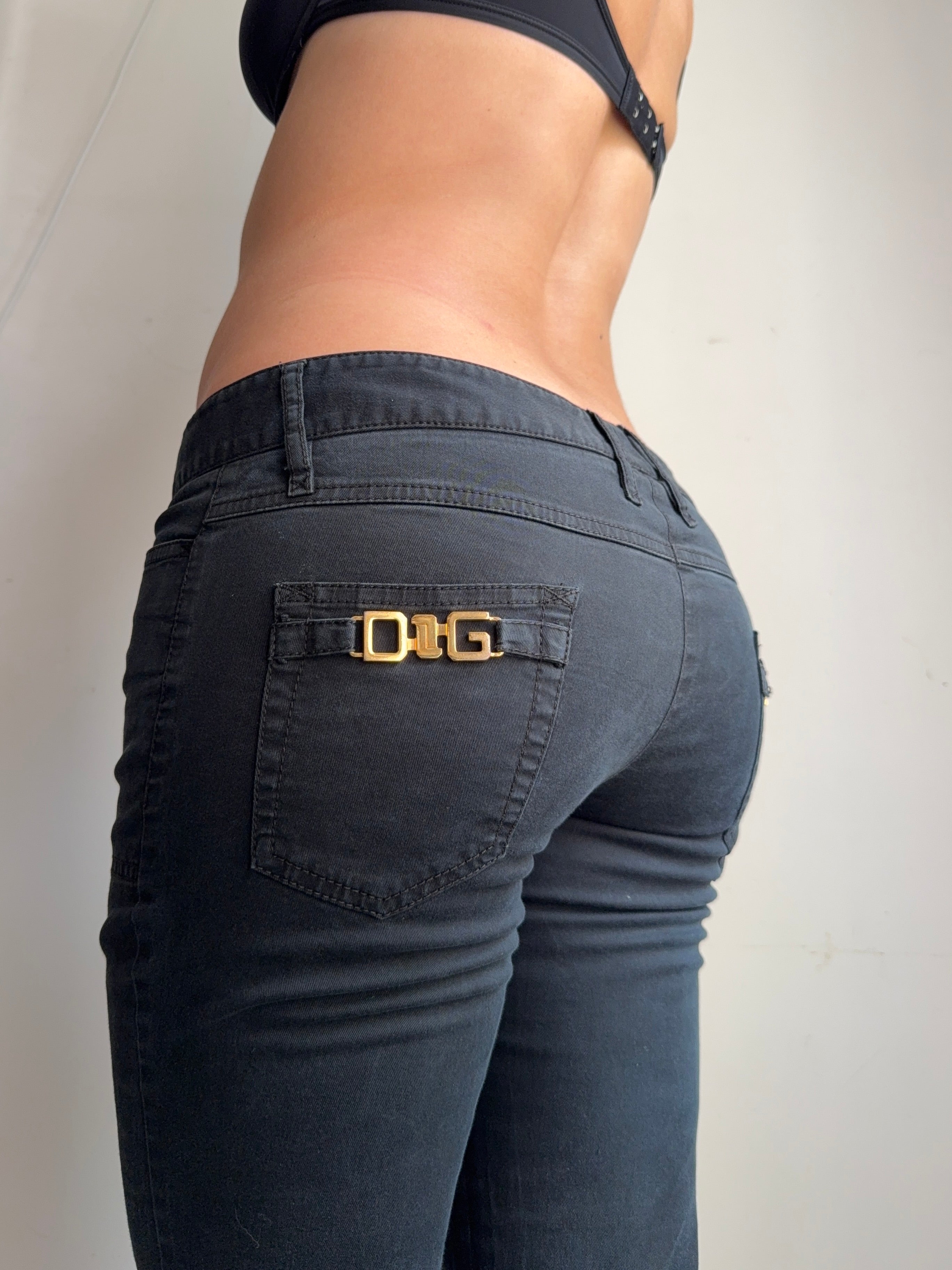 Black denim low rise capri pants (M)