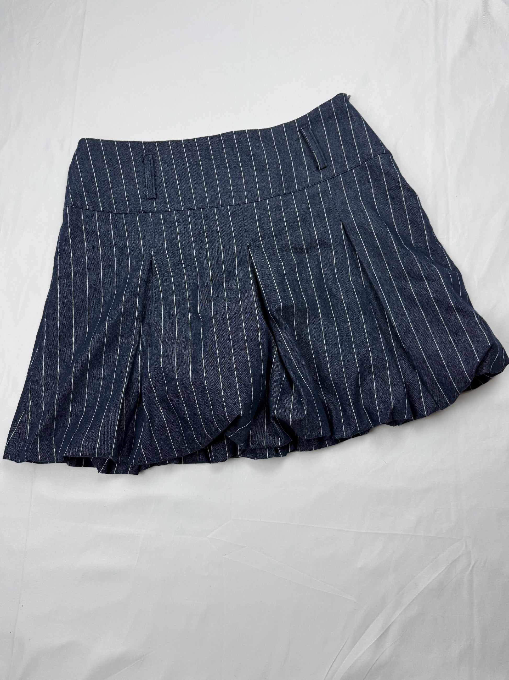 Navy striped low rise balloon mini skirt (S/M)
