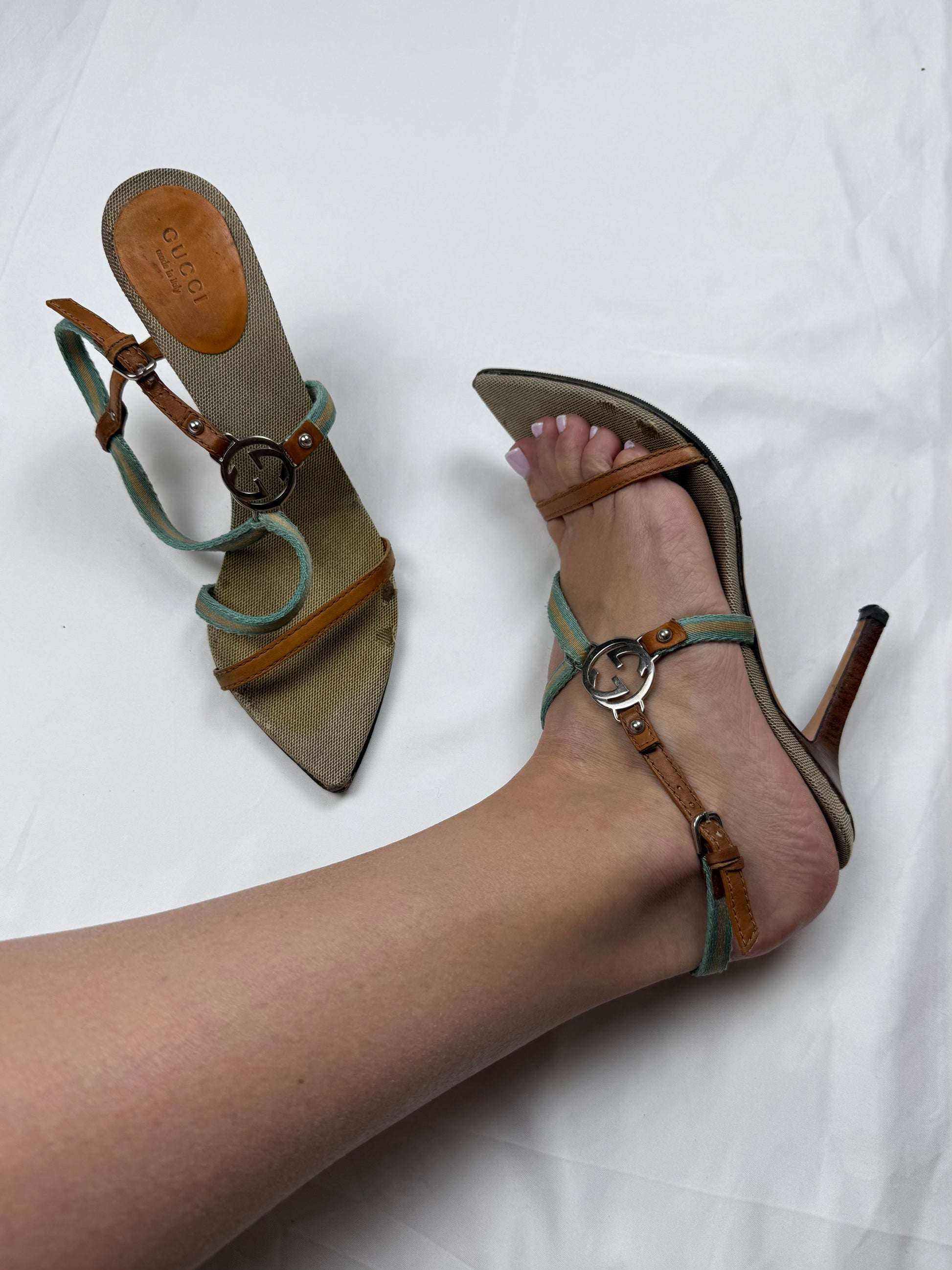 Khaki GG buckle heels (37)