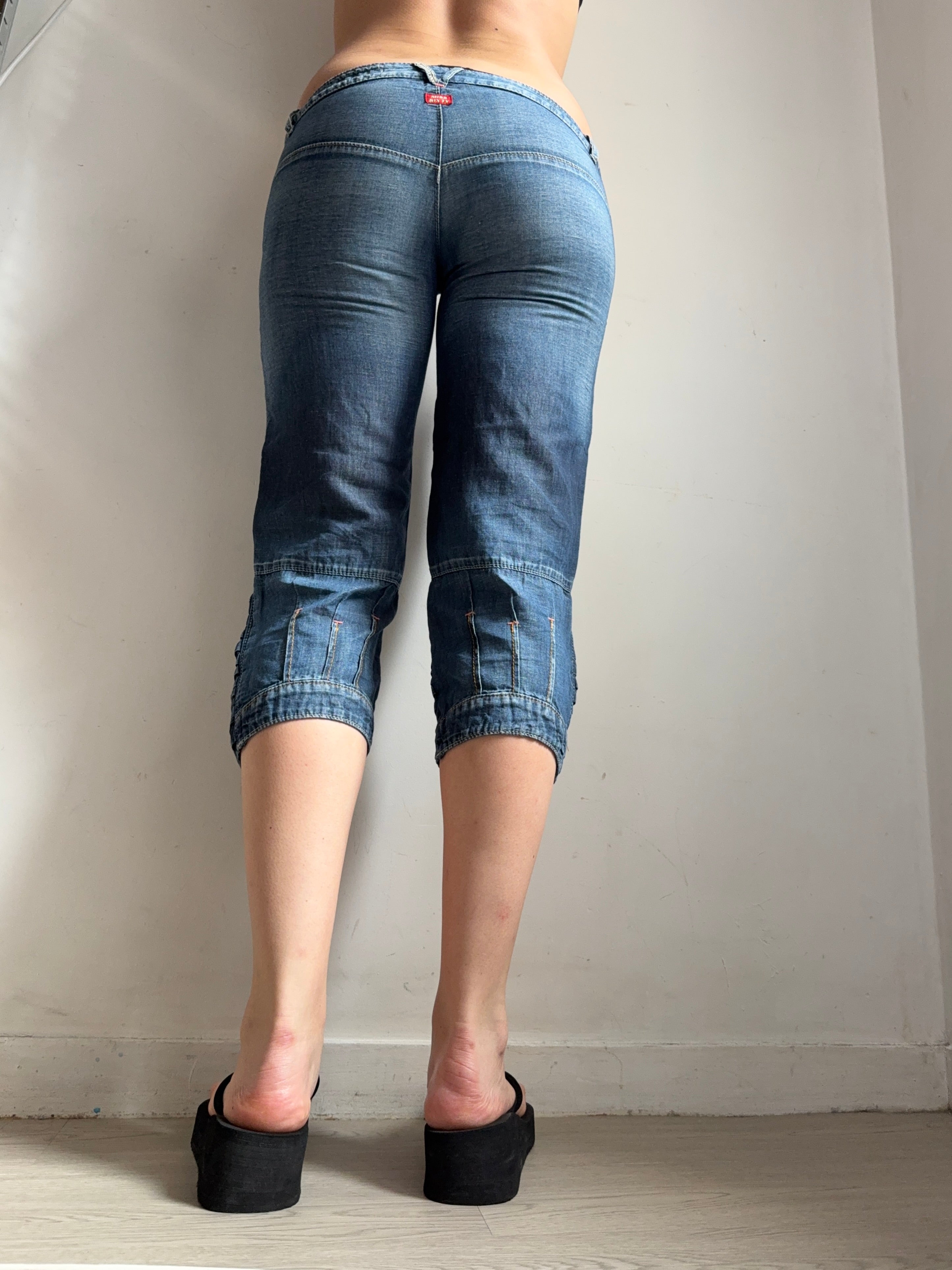 Navy denim low rise capri pants (S)