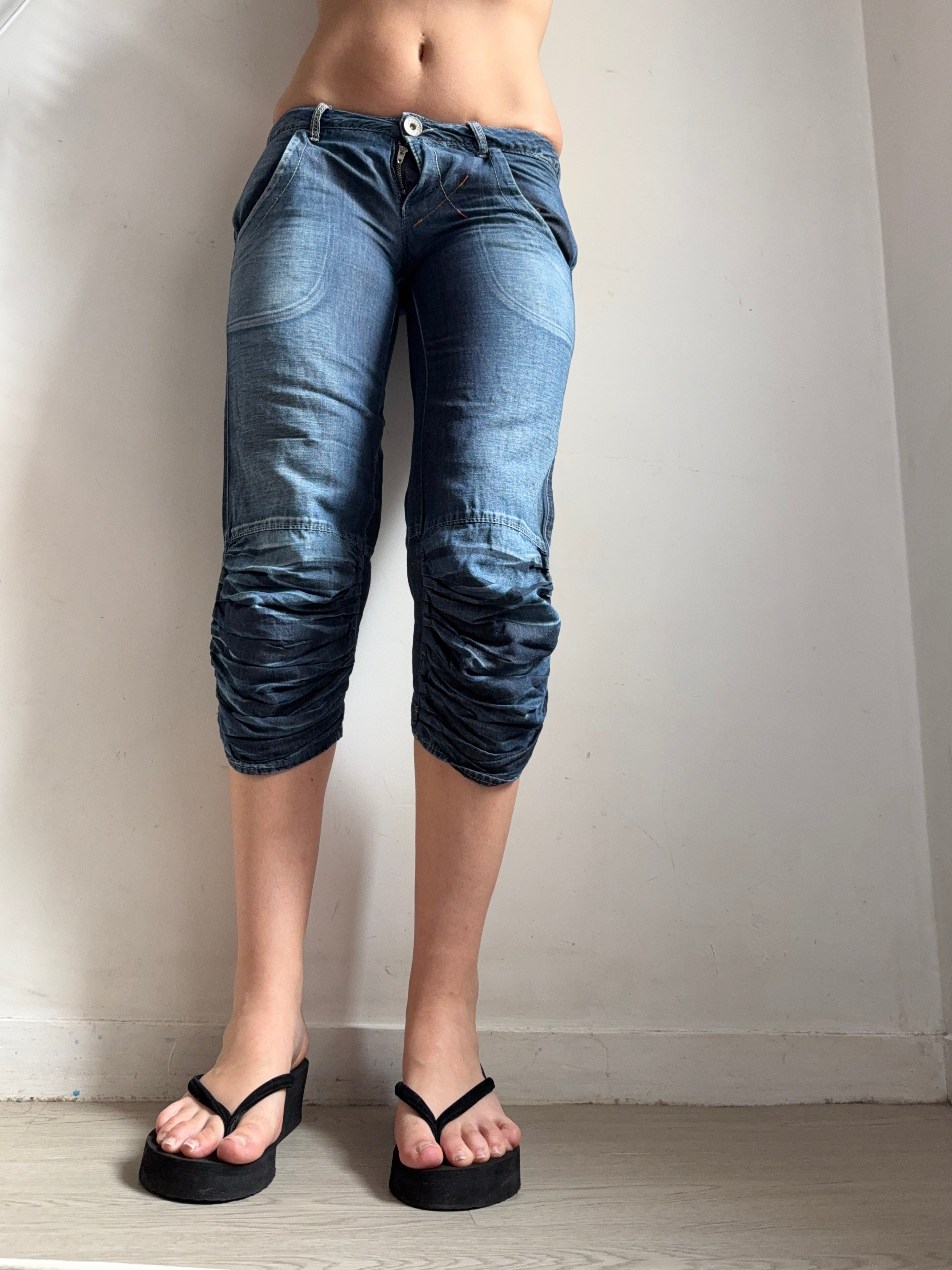 Navy denim low rise capri pants (S)