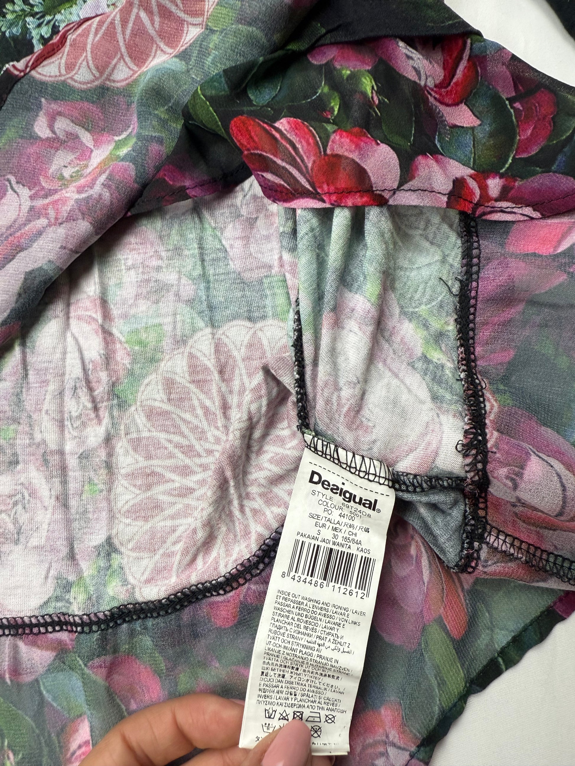 Black graphic floral long sleeves top (S)