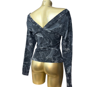 Grey graphic V neck stretchy long sleeves top (S/M)
