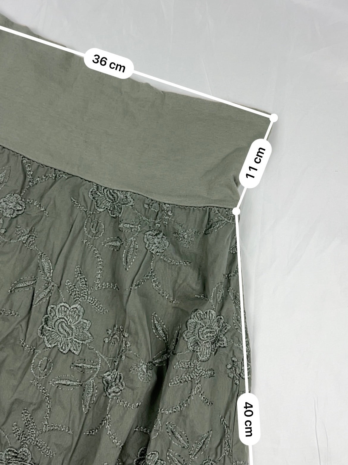 Khaki embroidered cotton low rise midi skirt (S/M)
