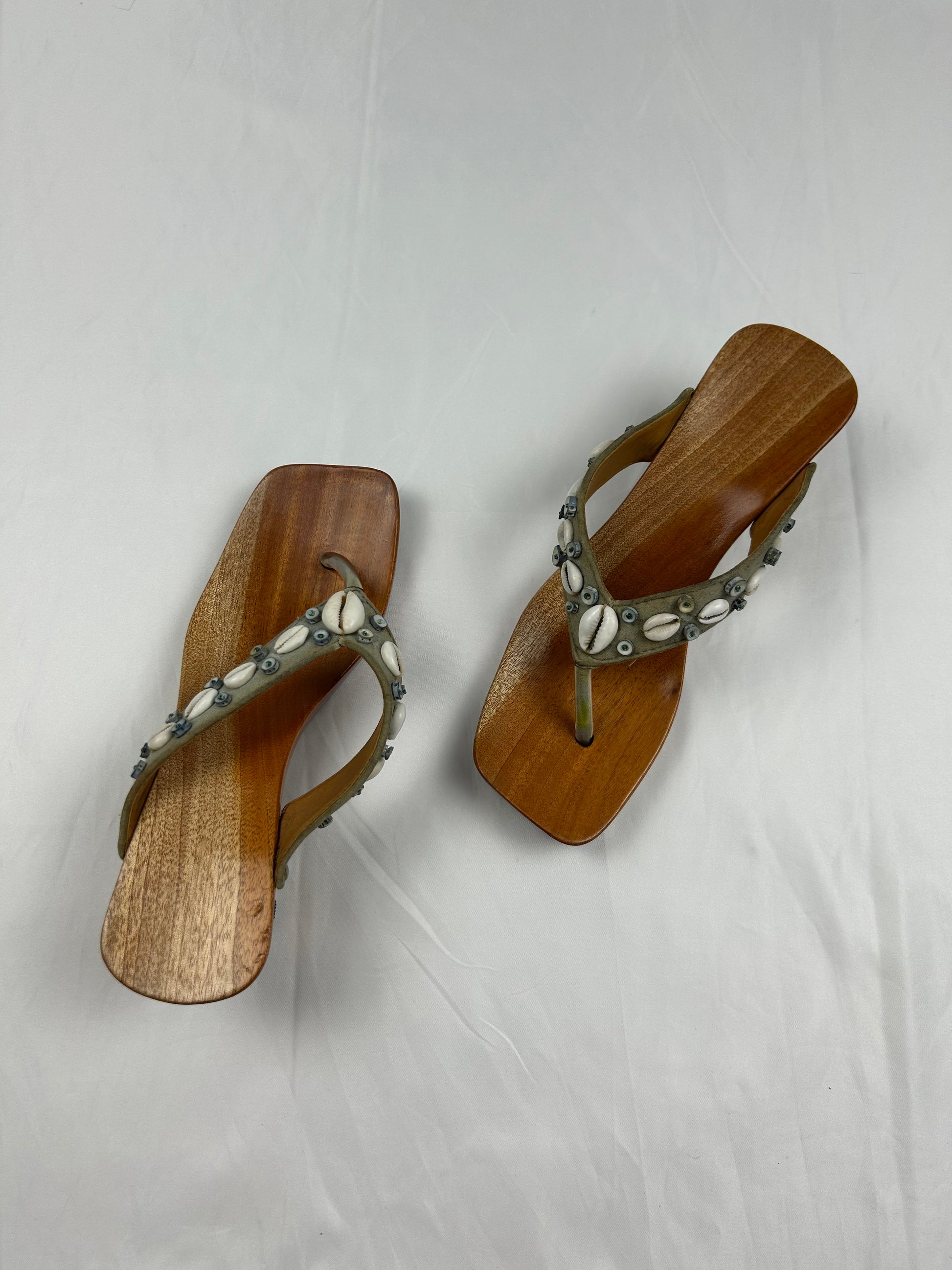 Khaki seashells wood heels mules (38)